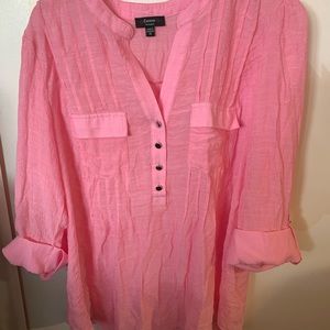 Beautiful pink top with 3/4 inch sleeves